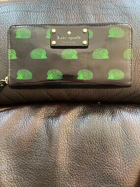 🦔 Kate Spade New York Hedgehog Wallet – Rare & Playful Print! Fantastic Shape!